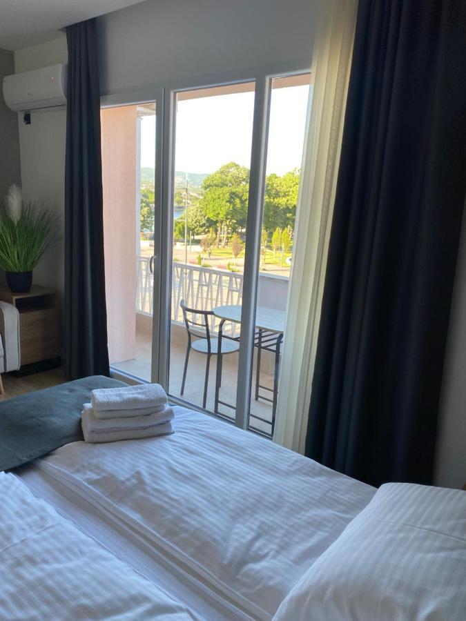 Bonanza Apartments Ni Eksteriør billede